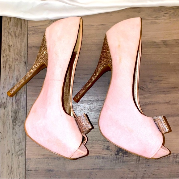 Pink Suede & Gold Bow Heels STUNNING - Picture 4 of 7